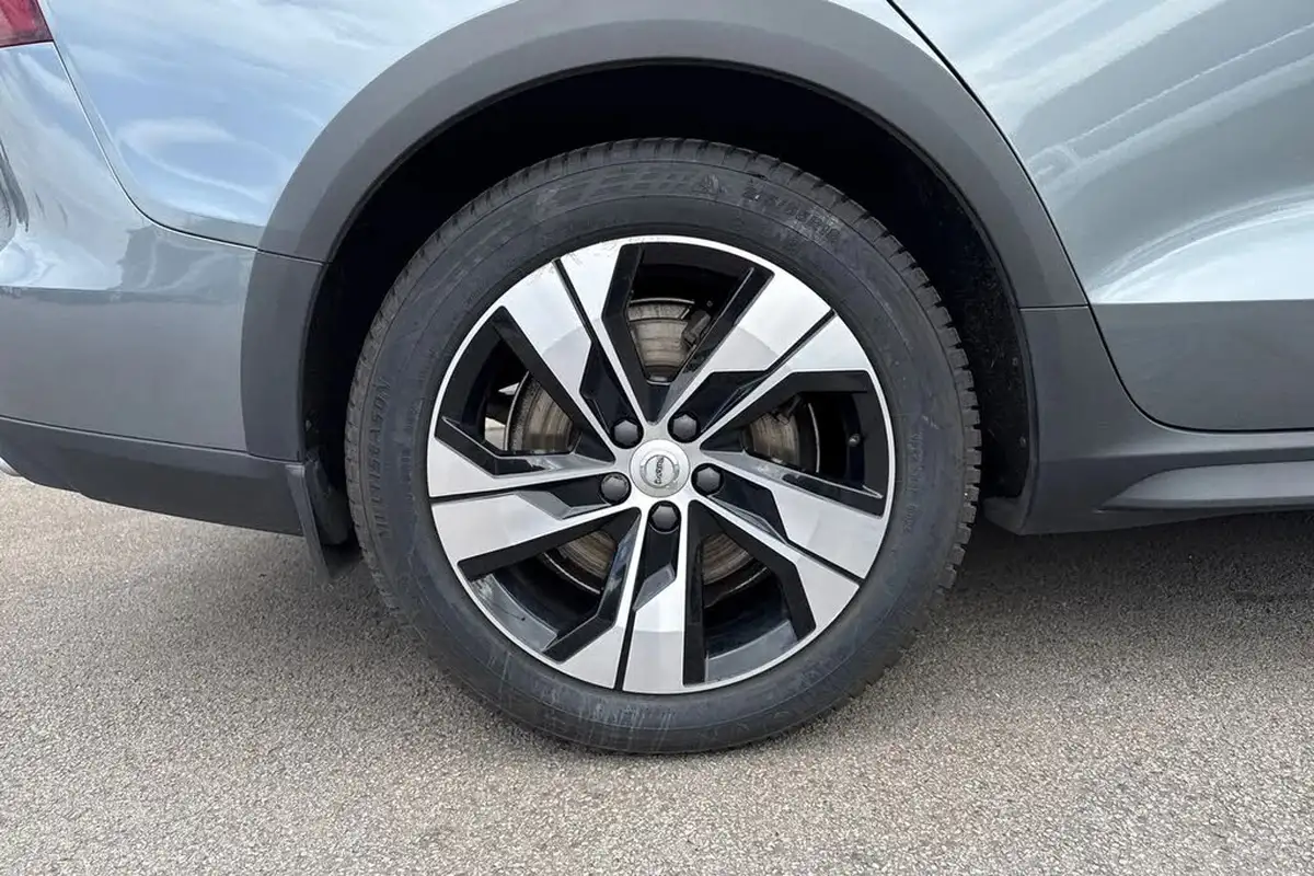 2019-volvo-v60-20td-d4-cross-country-big-9