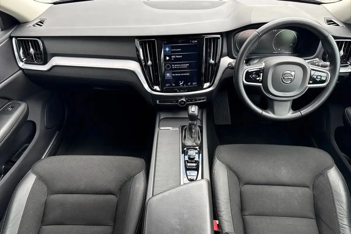 2019-volvo-v60-20td-d4-cross-country-big-33