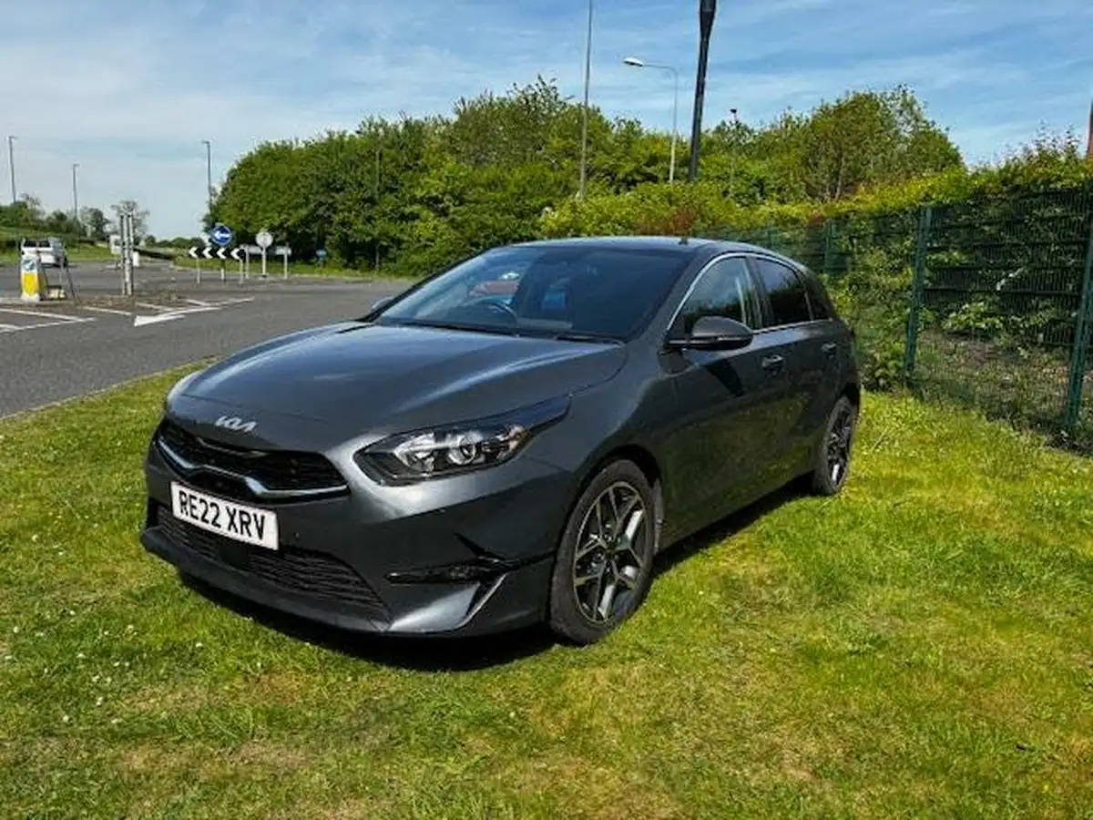 2022-kia-ceed-15-t-gdi-3-hatchback-big-5