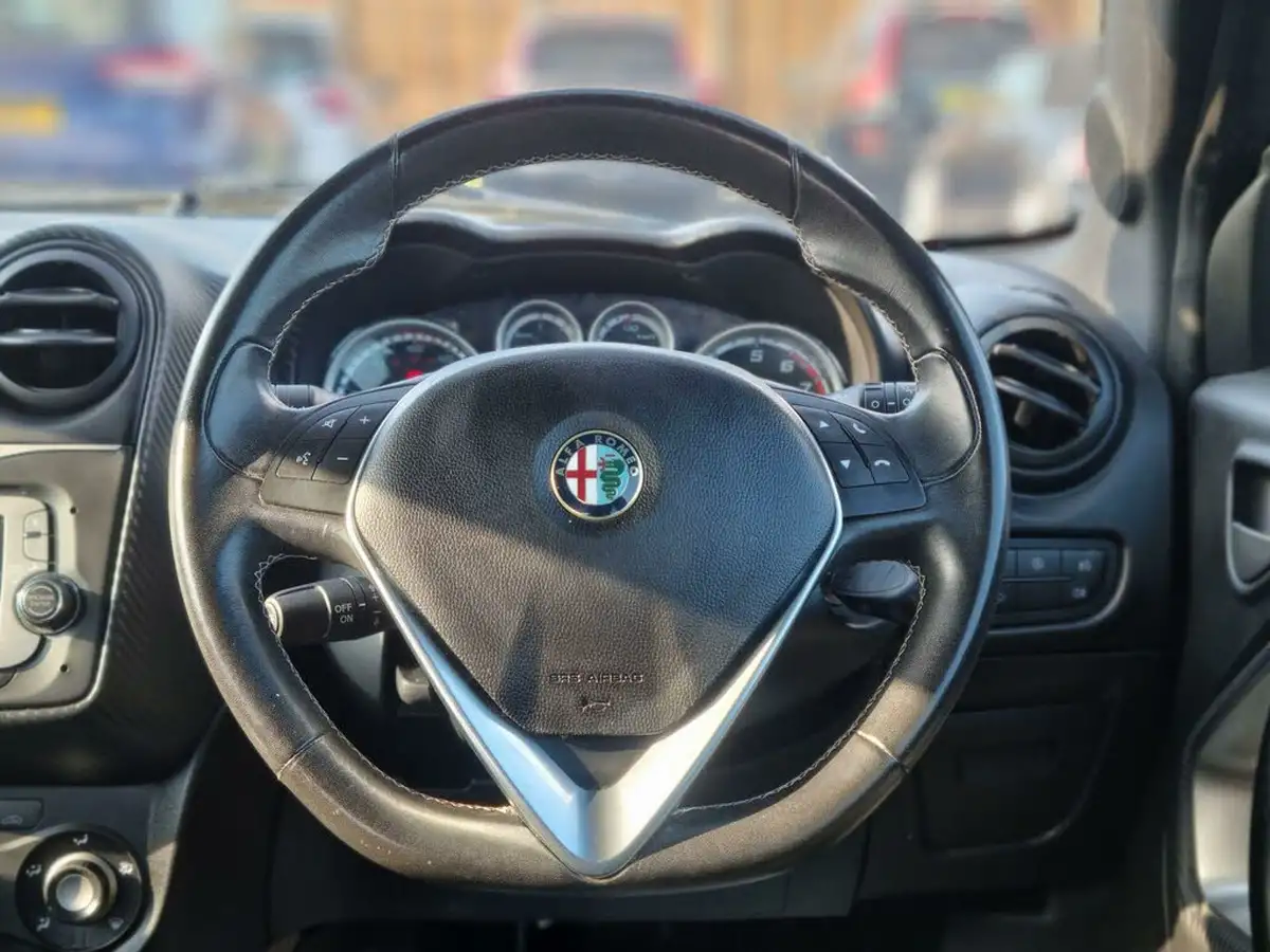 2015-alfa-romeo-mito-09-qv-line-big-22