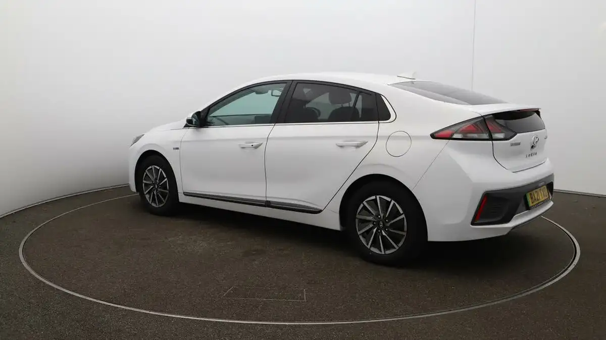 2021-hyundai-ioniq-e-premium-se-electric-100kw-big-27