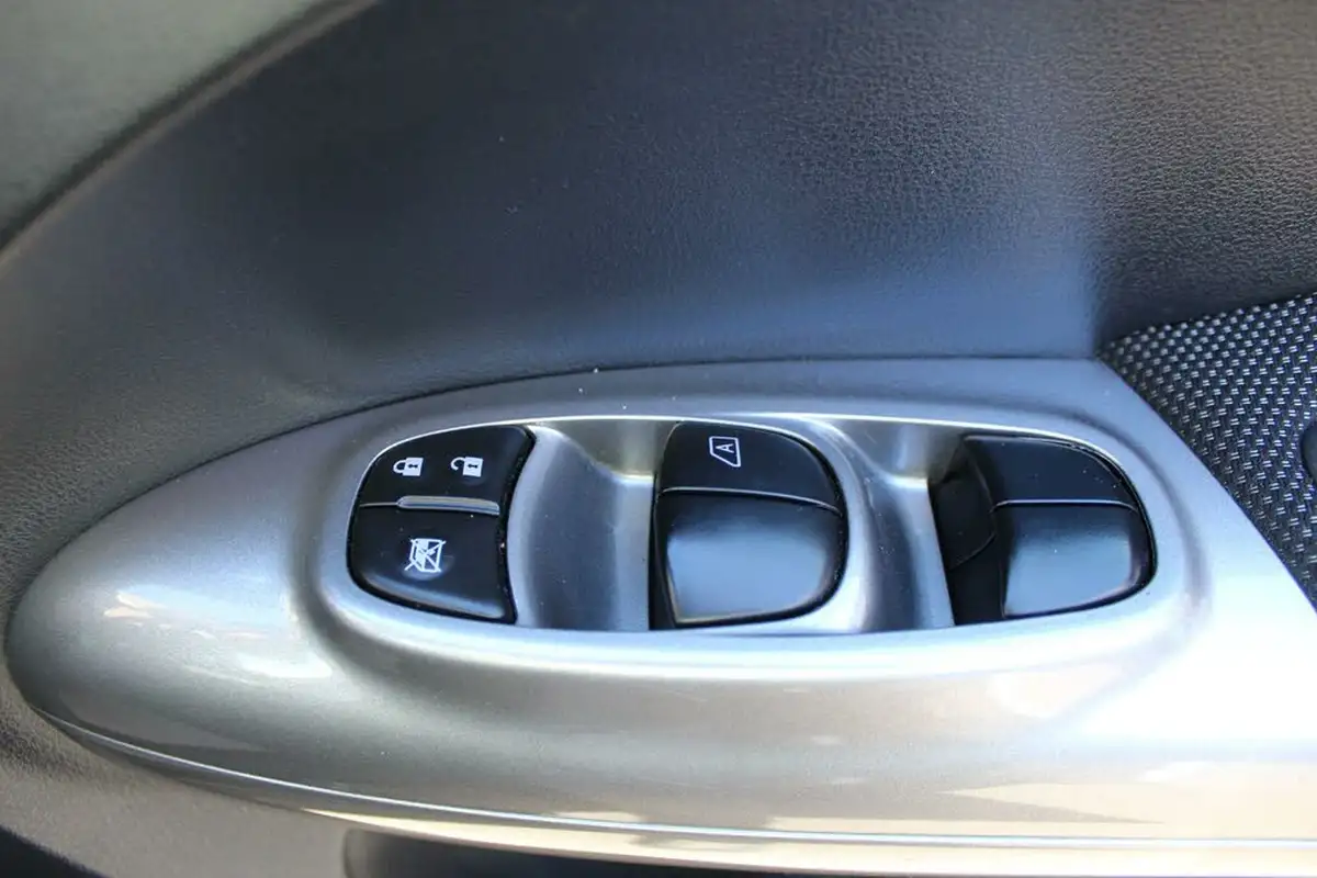 2012-nissan-juke-16-acenta-cvt-big-27