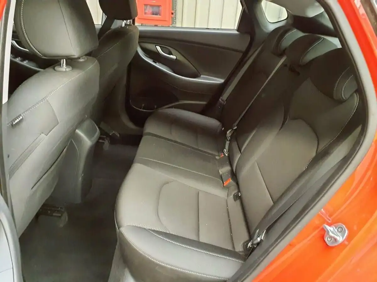 2019-hyundai-i30-14-t-gdi-se-nav-isg-fastback-big-4