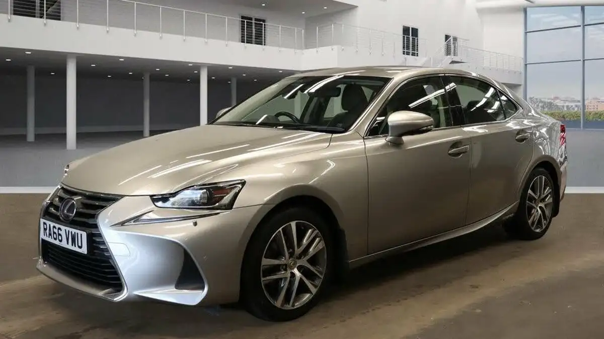 2017-lexus-is-300h-25-advance-big-7