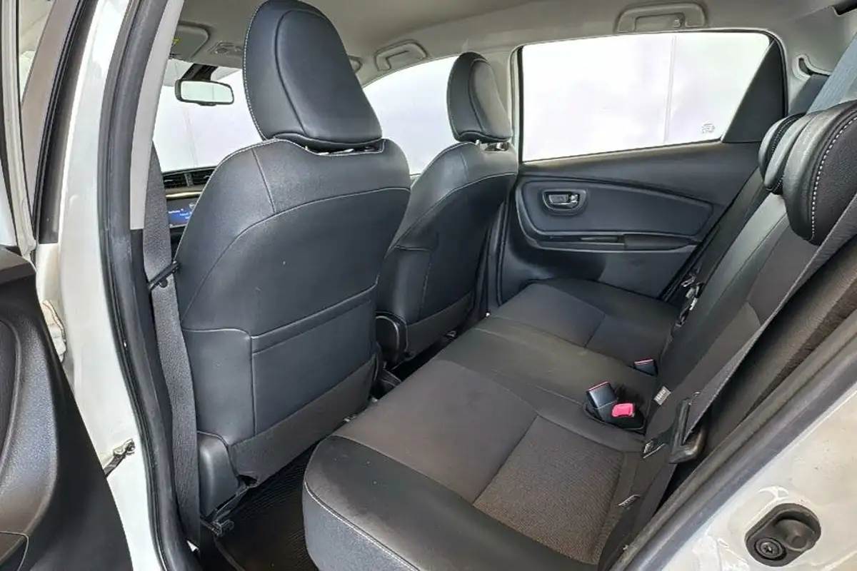 2014-toyota-yaris-15-vvt-i-excel-hybrid-big-10