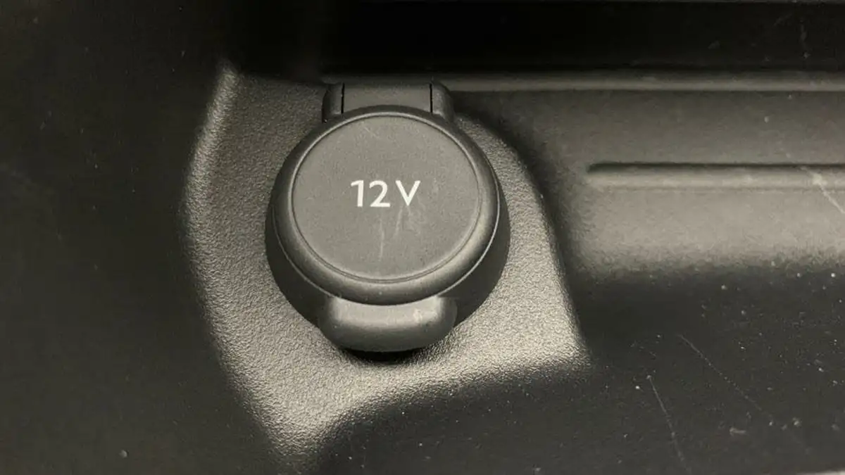 2024-peugeot-2008-suv-e-gt-136ps-50kwh-big-24