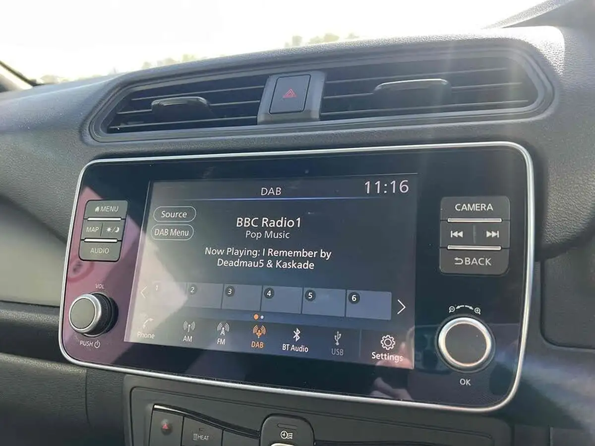 2021-nissan-leaf-e-acenta-big-37