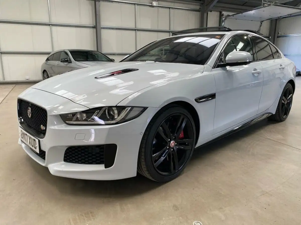 2017-jaguar-xe-30i-v6-sc-s-380ps-ss-big-0