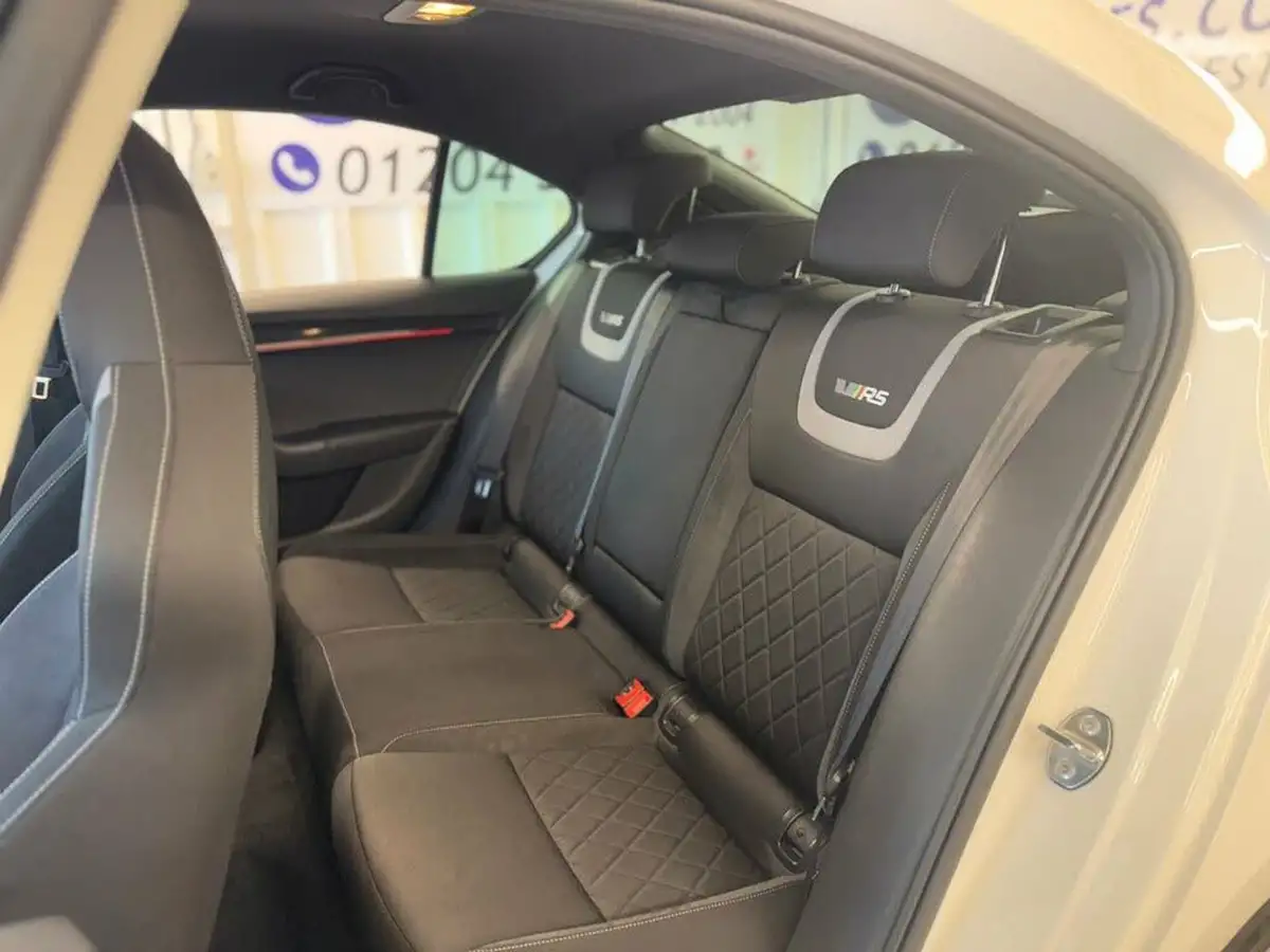 2019-skoda-octavia-20-tsi-vrs-hatchback-big-22