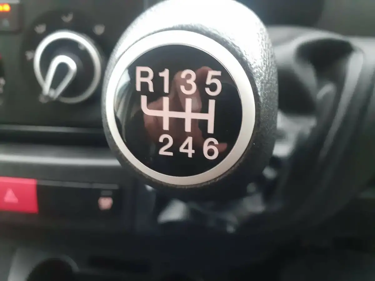 2022-peugeot-boxer-22-bluehdi-professional-premium-335-l3h2-panel-big-22