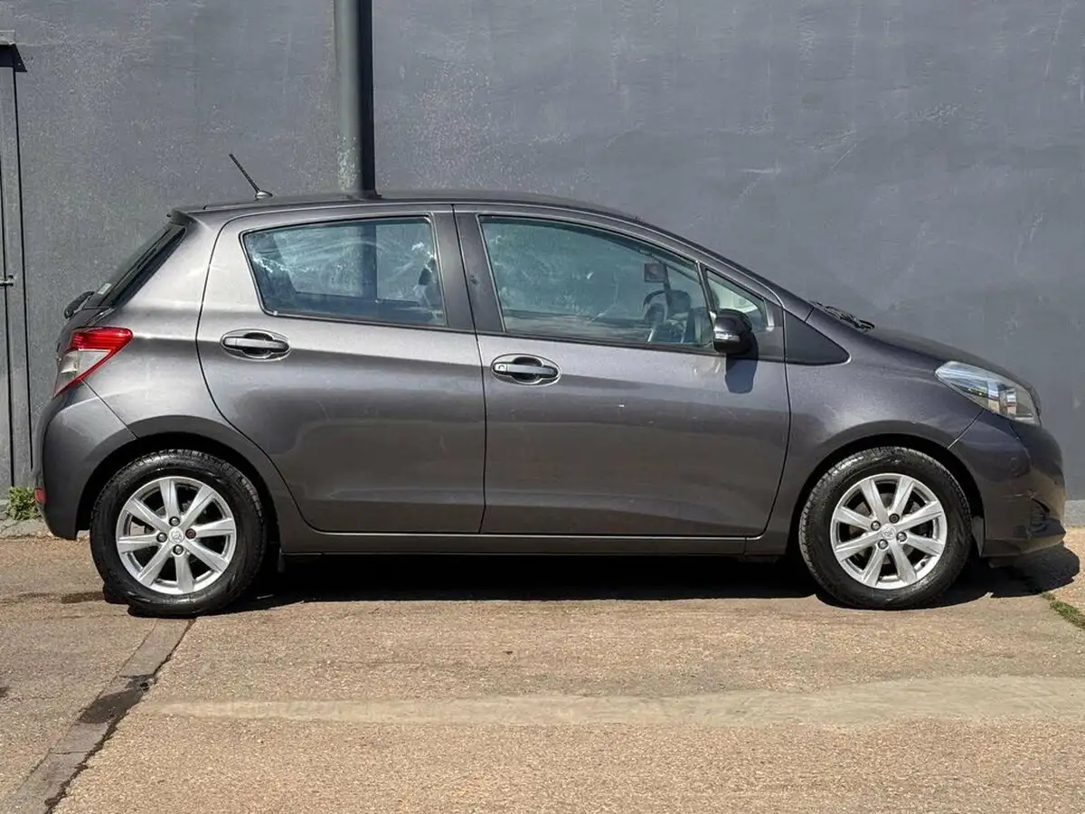 2013-toyota-yaris-133-tr-vvt-i-5d-big-9