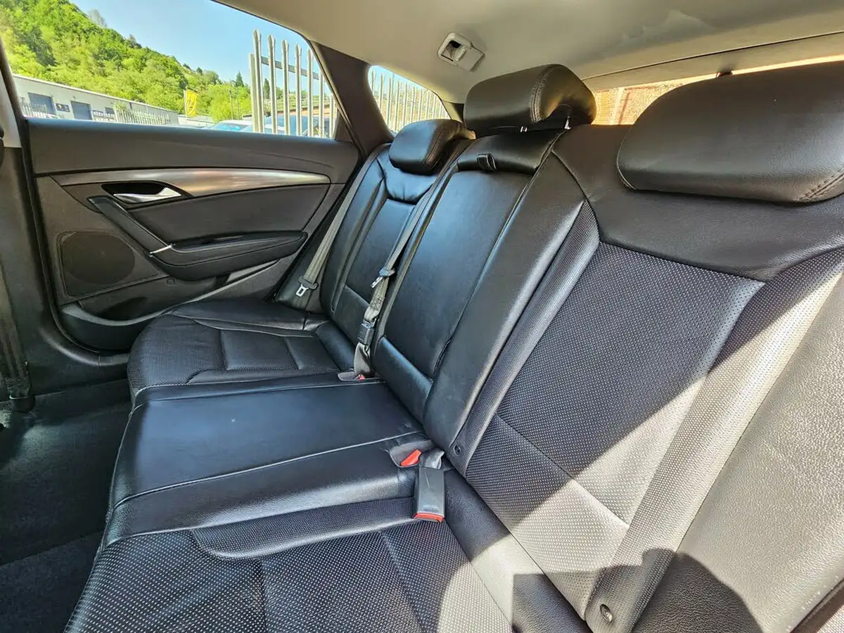 2018-hyundai-i40-17crdi-se-nav-business-141ps-tourer-5d-big-12