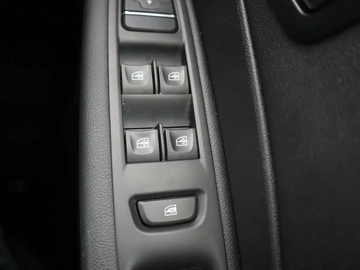 2018-renault-captur-09-tce-iconic-big-29