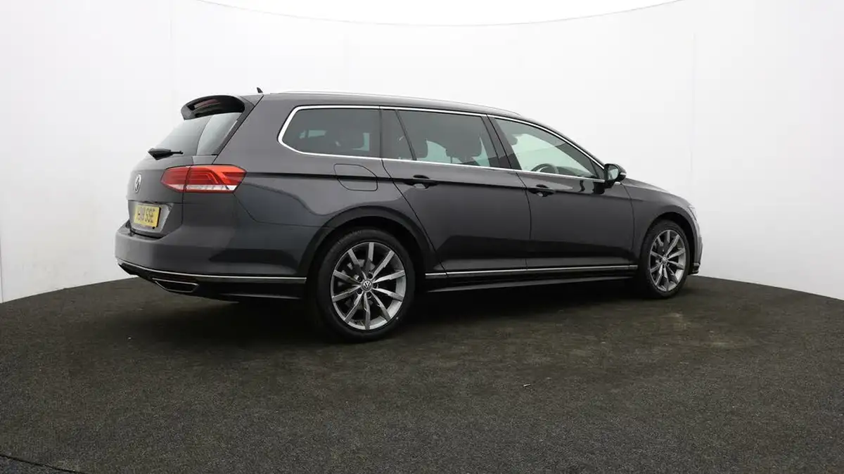 2018-volkswagen-passat-20tdi-r-line-150ps-ss-estate-5d-dsg-big-32