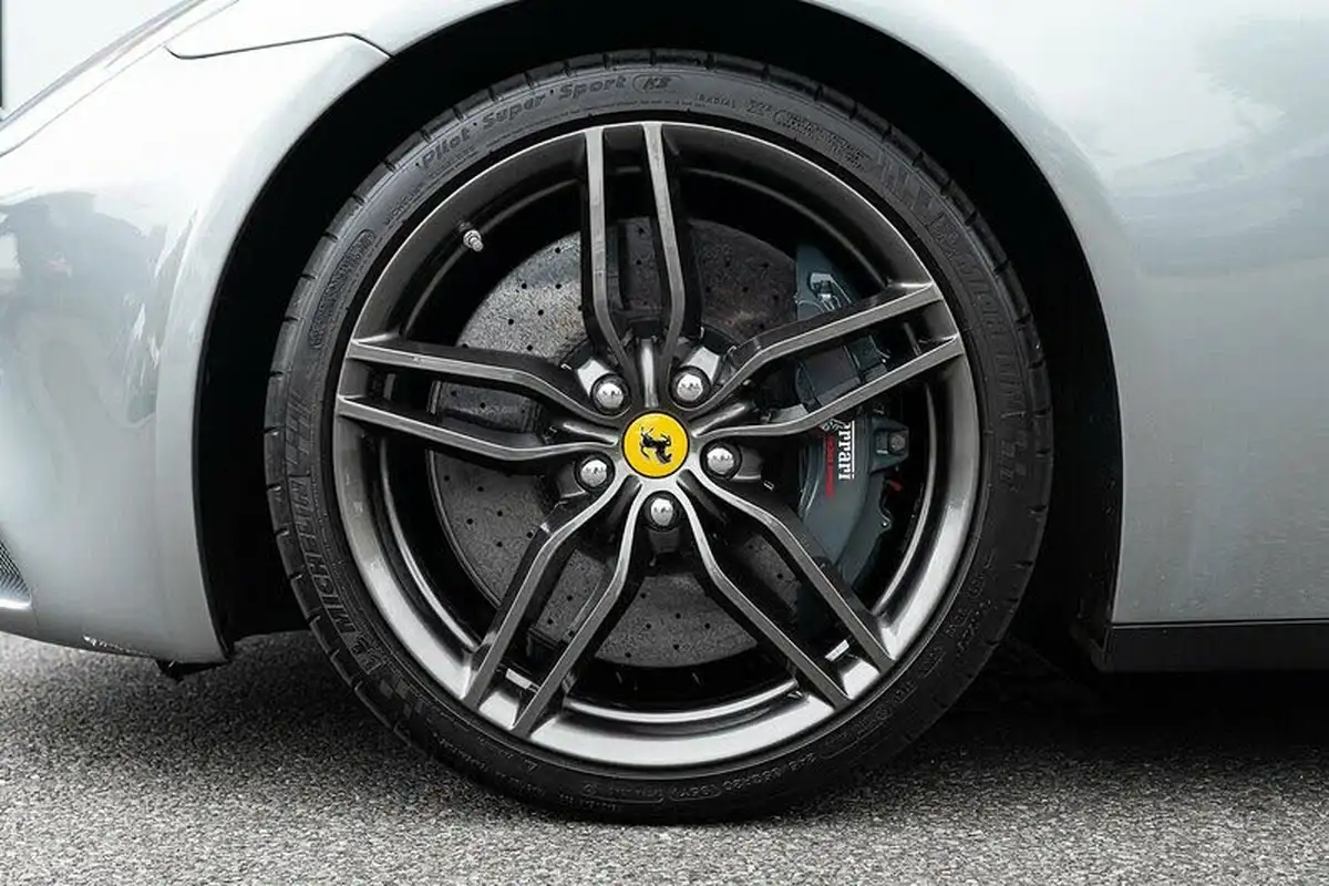 2012-ferrari-ff-63-big-31