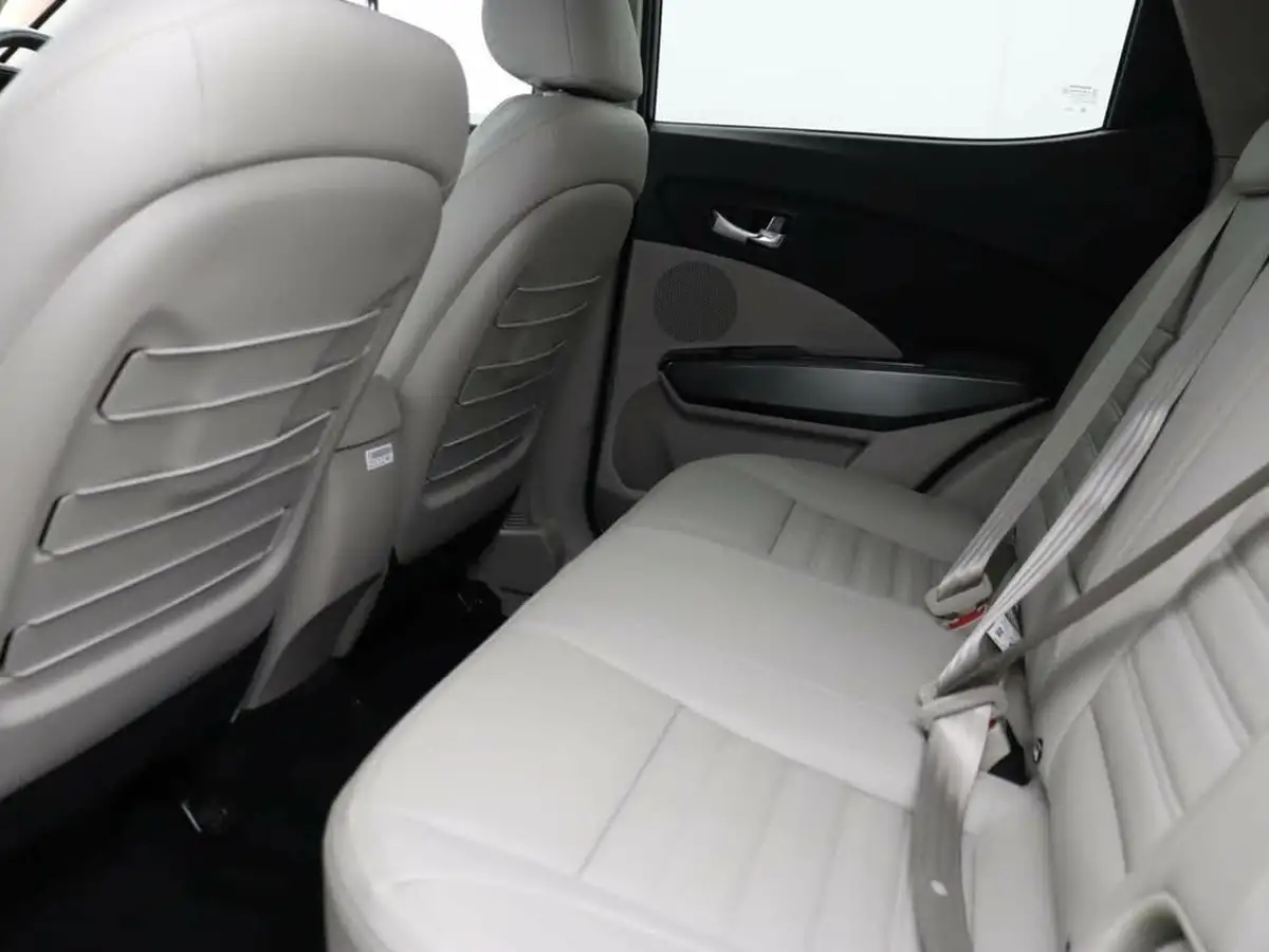 2022-kgm-ssangyong-tivoli-15-ultimate-auto-big-12