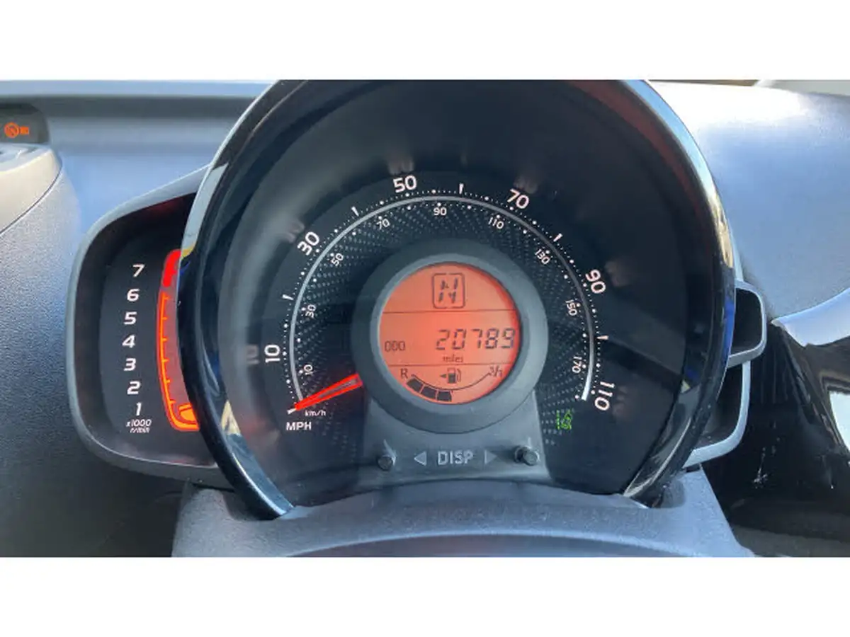 2020-toyota-aygo-10-vvt-i-x-clusiv-blackred-bi-tone-tss-x-shift-big-22