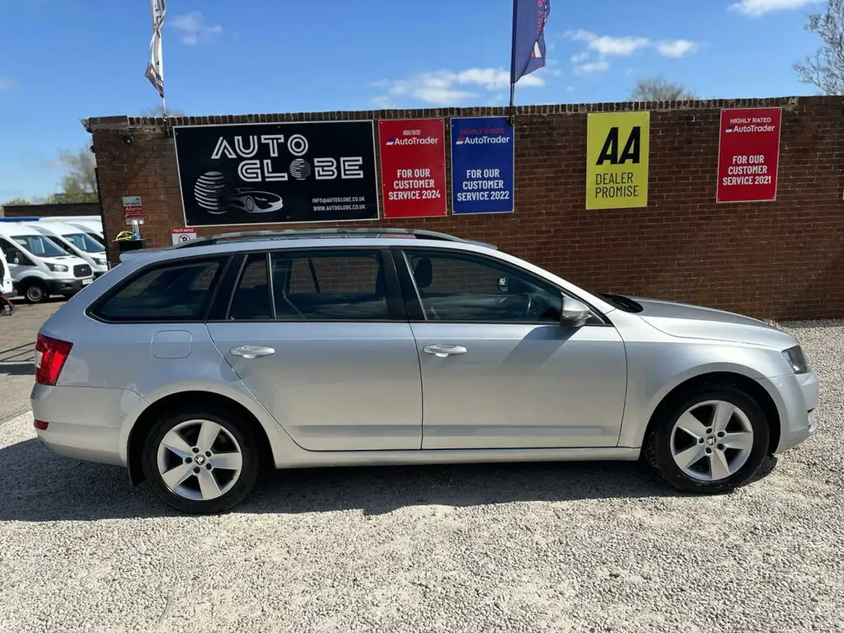 2014-skoda-octavia-16tdi-se-estate-big-20