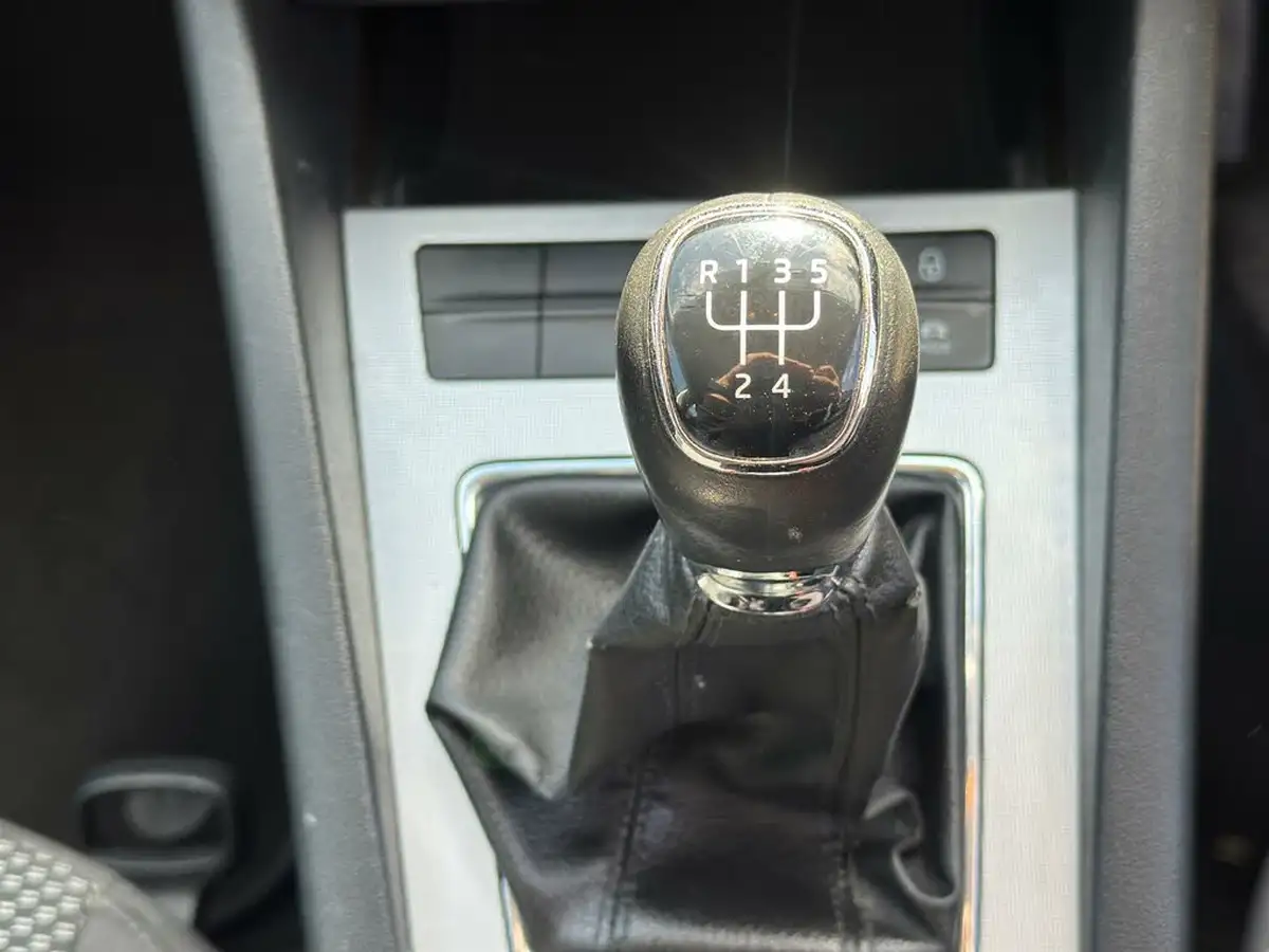 2014-skoda-octavia-16tdi-se-estate-big-48