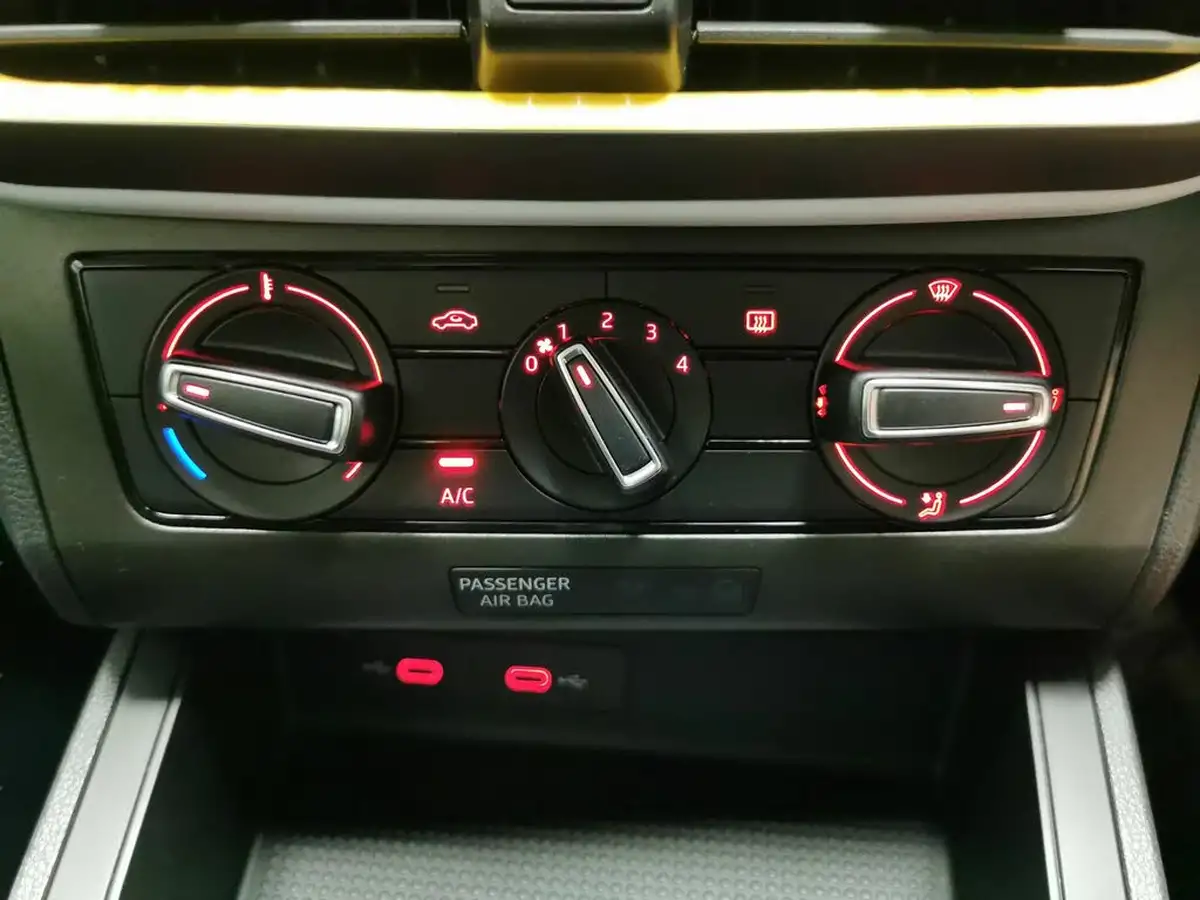 2022-seat-ibiza-10-tsi-se-technology-big-21