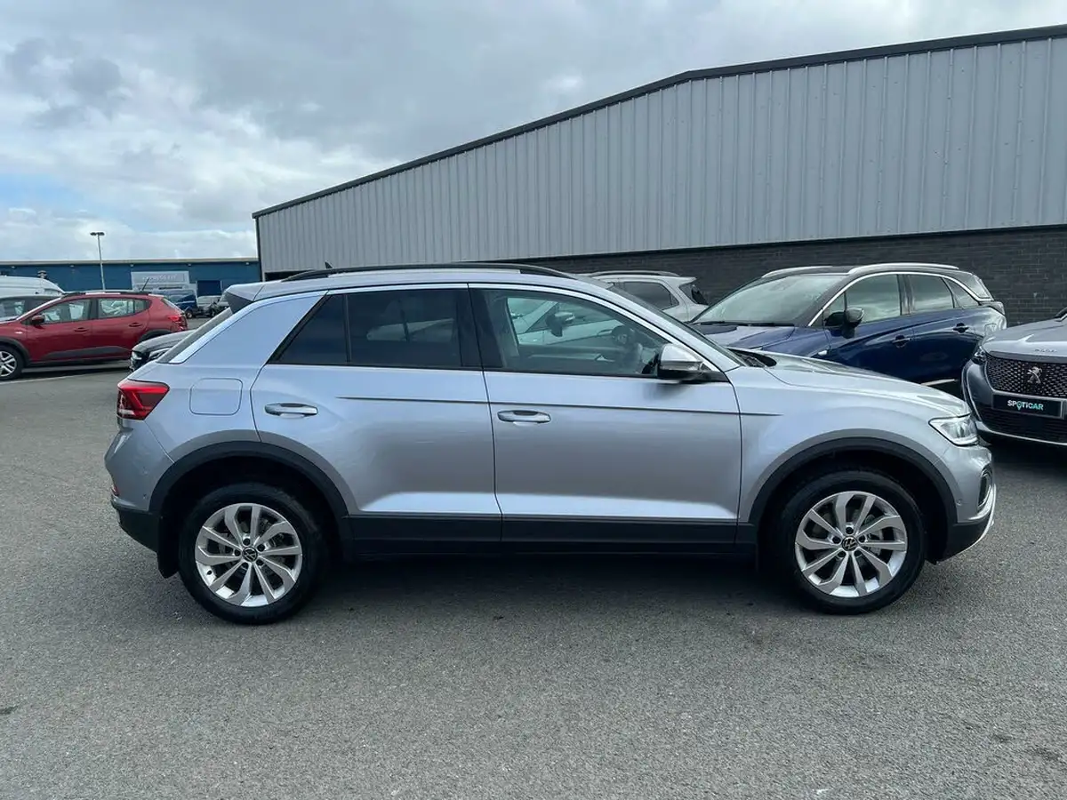 2025-volkswagen-t-roc-15-tsi-match-big-1