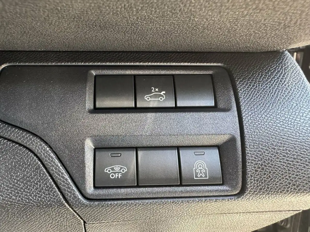 2018-peugeot-3008-suv-12-puretech-allure-eat6-big-53