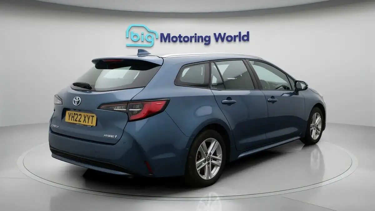 2022-toyota-corolla-18-vvt-i-icon-tech-spare-wheel-touring-sports-5d-big-7