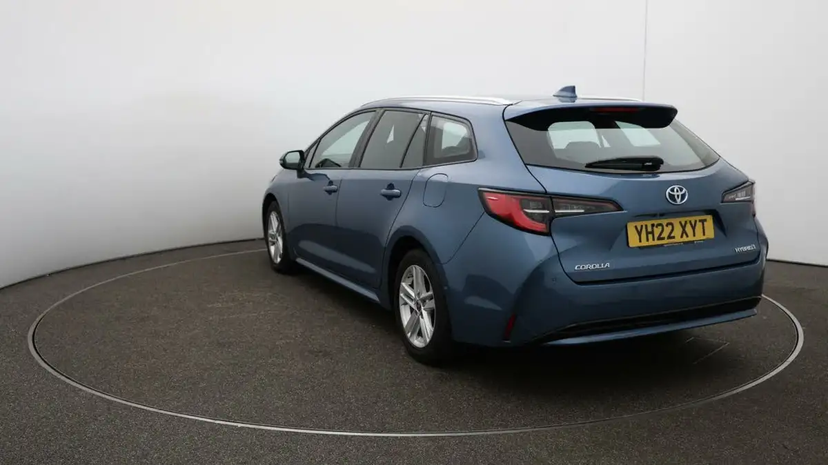 2022-toyota-corolla-18-vvt-i-icon-tech-spare-wheel-touring-sports-5d-big-59