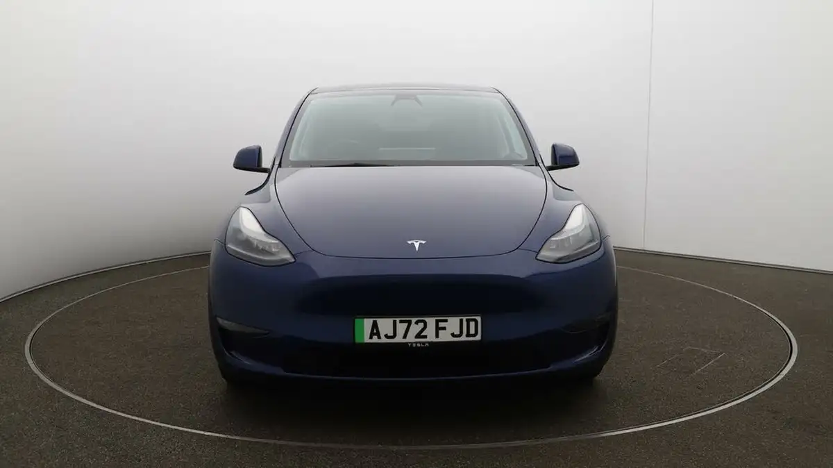 2022-tesla-model-y-e-long-range-big-40