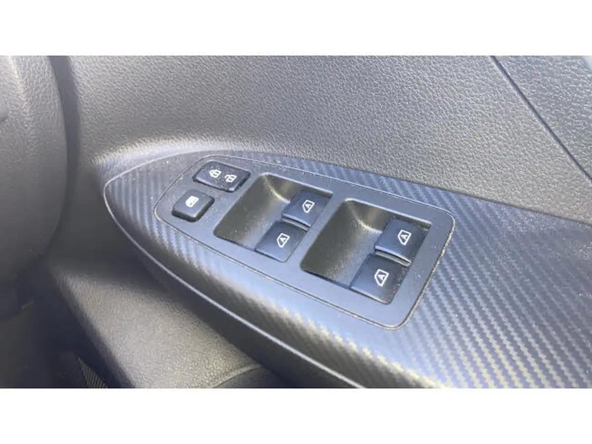 2020-mitsubishi-eclipse-cross-15-black-big-35