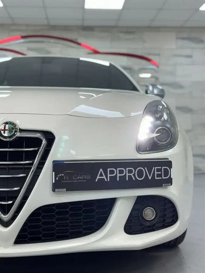 2011-alfa-romeo-giulietta-14-veloce-multiair-170bhp-big-19