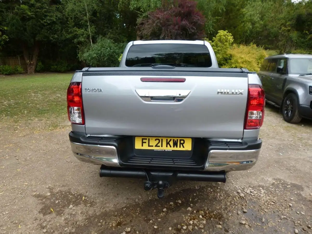 2021-toyota-hi-lux-24d-4d-icon-150hpeu6dt-e-auto-big-4