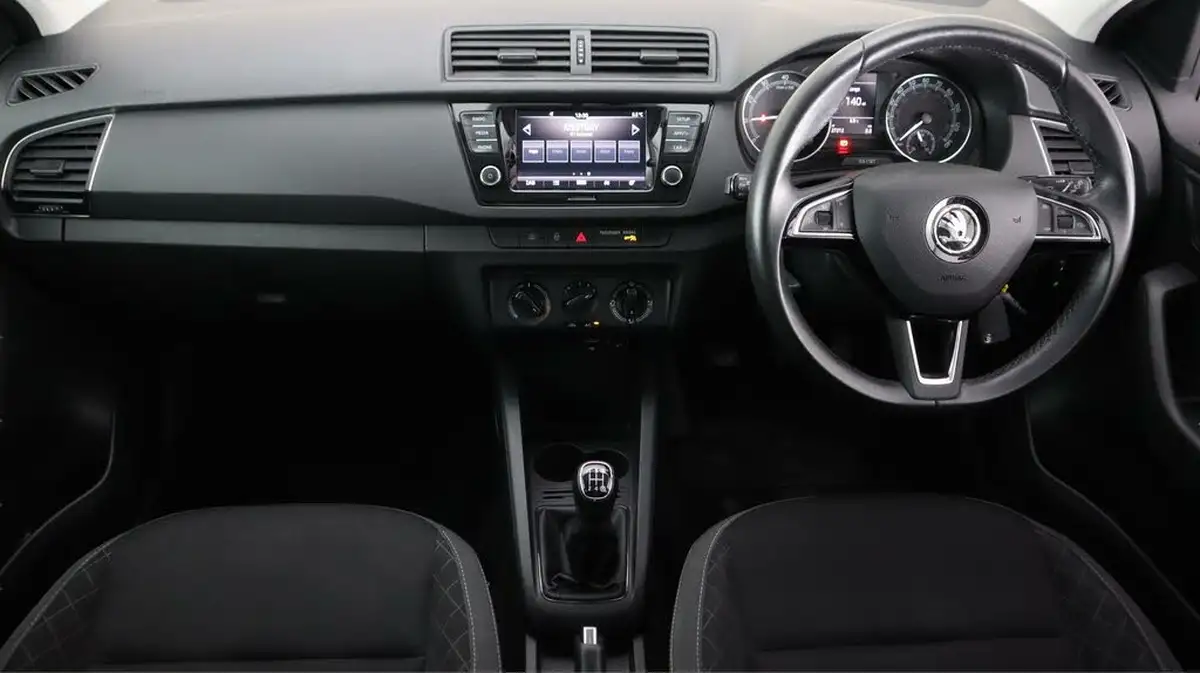 2019-skoda-fabia-10-mpi-se-60ps-hatchback-big-12