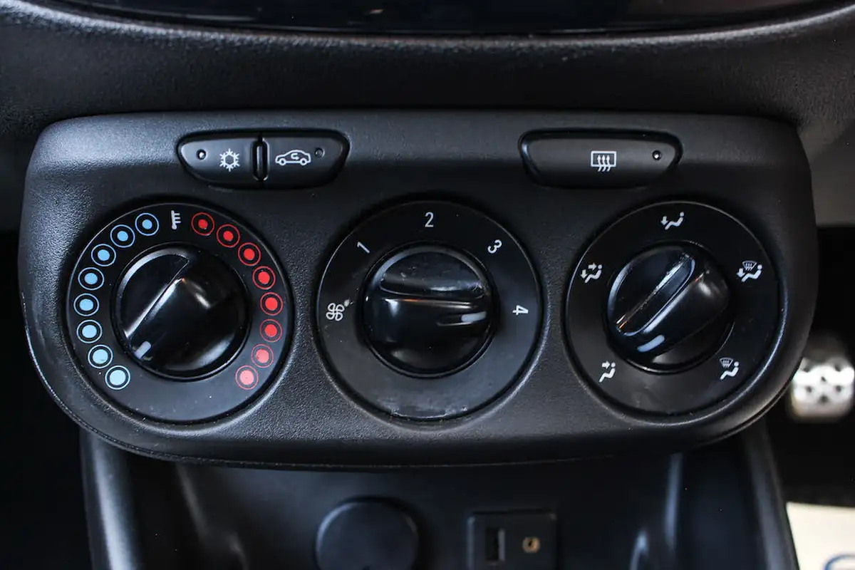 2015-vauxhall-corsa-14i-16v-turbo-sri-vx-line-3d-big-36