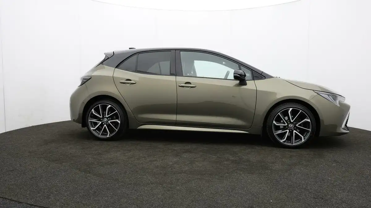 2022-toyota-corolla-18-vvt-i-excel-120bhp-trk-hatchback-big-37