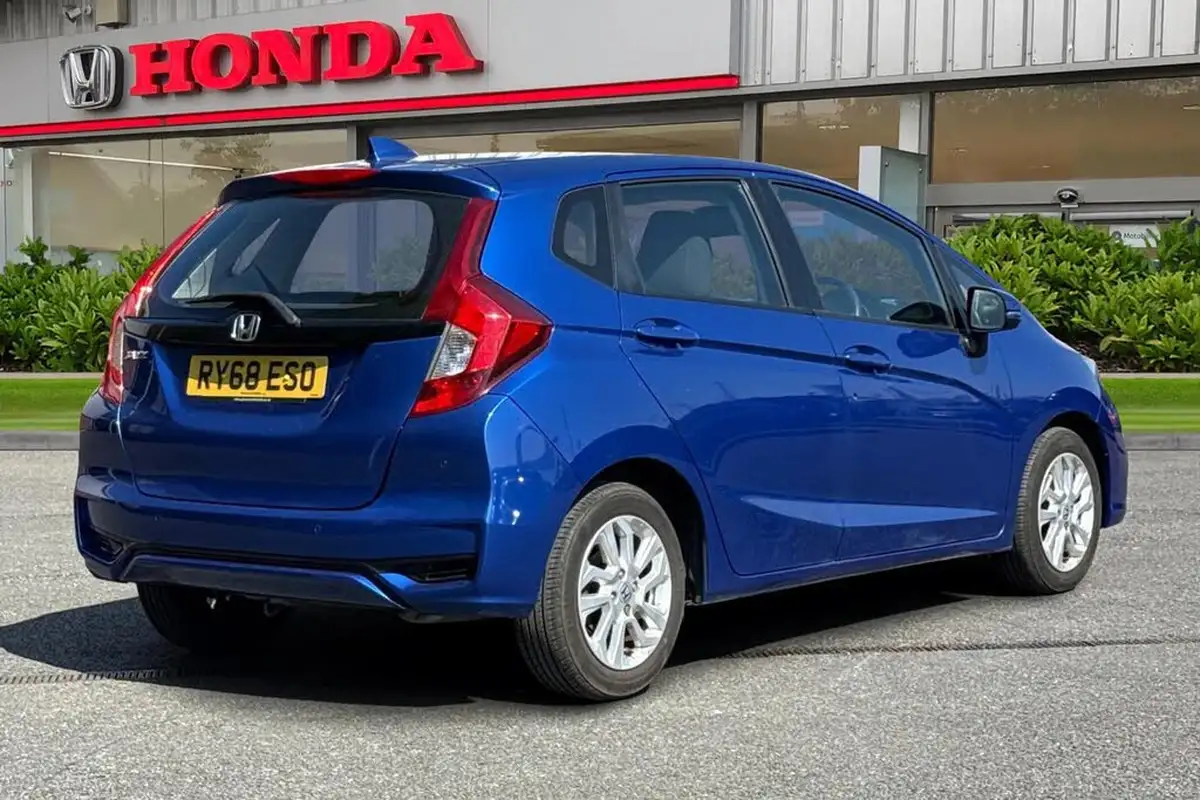 2019-honda-jazz-13-i-vtec-se-cvt-big-6