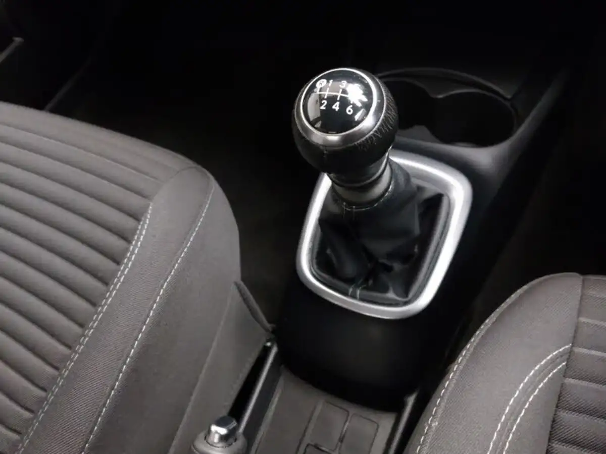 2019-toyota-yaris-15-vvt-i-icon-tech-111bhp-1496cc-big-14