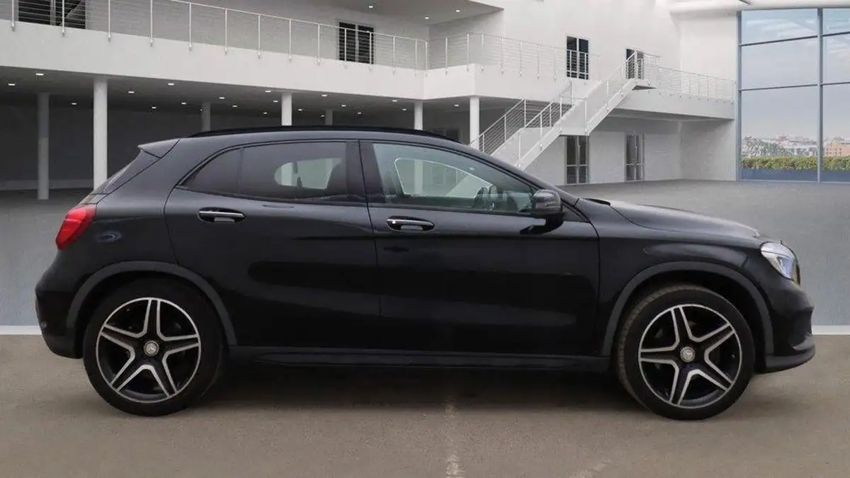 2016-mercedes-benz-gla-class-21d-gla-220d-amg-line-premium-plusss-7g-dct-big-8