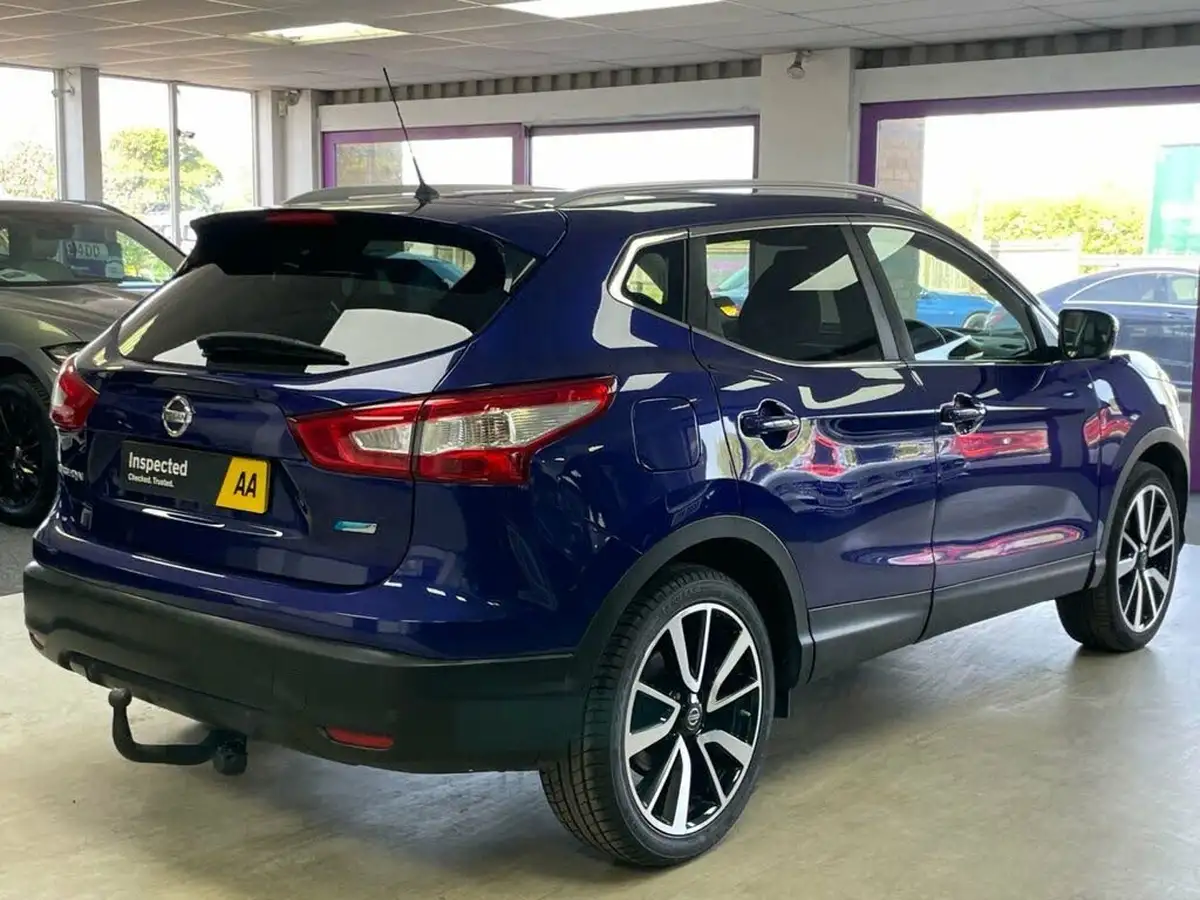2015-nissan-qashqai-15dci-tekna-big-10