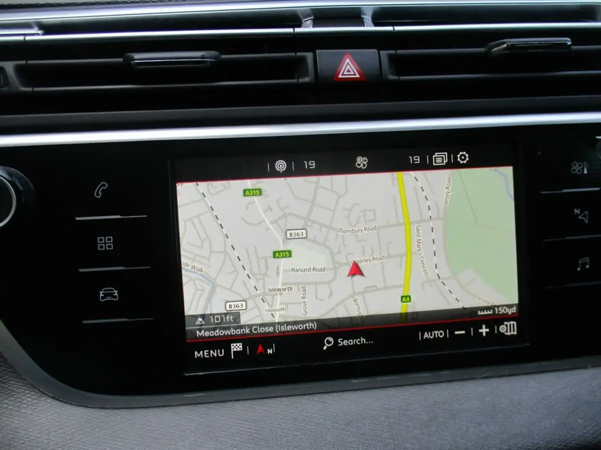 2018-citroen-c4-picasso-12-puretech-flair-big-1