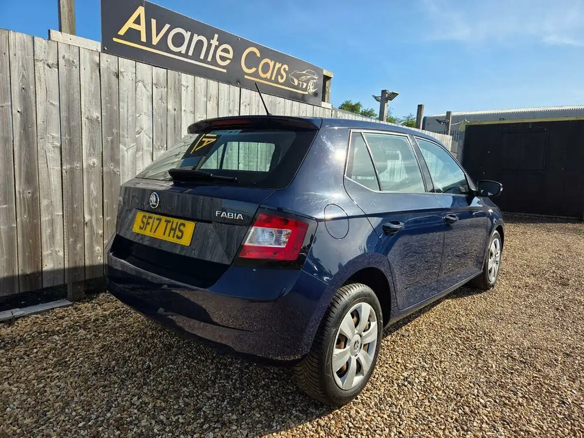 2017-skoda-fabia-10-mpi-s-hatchback-big-2