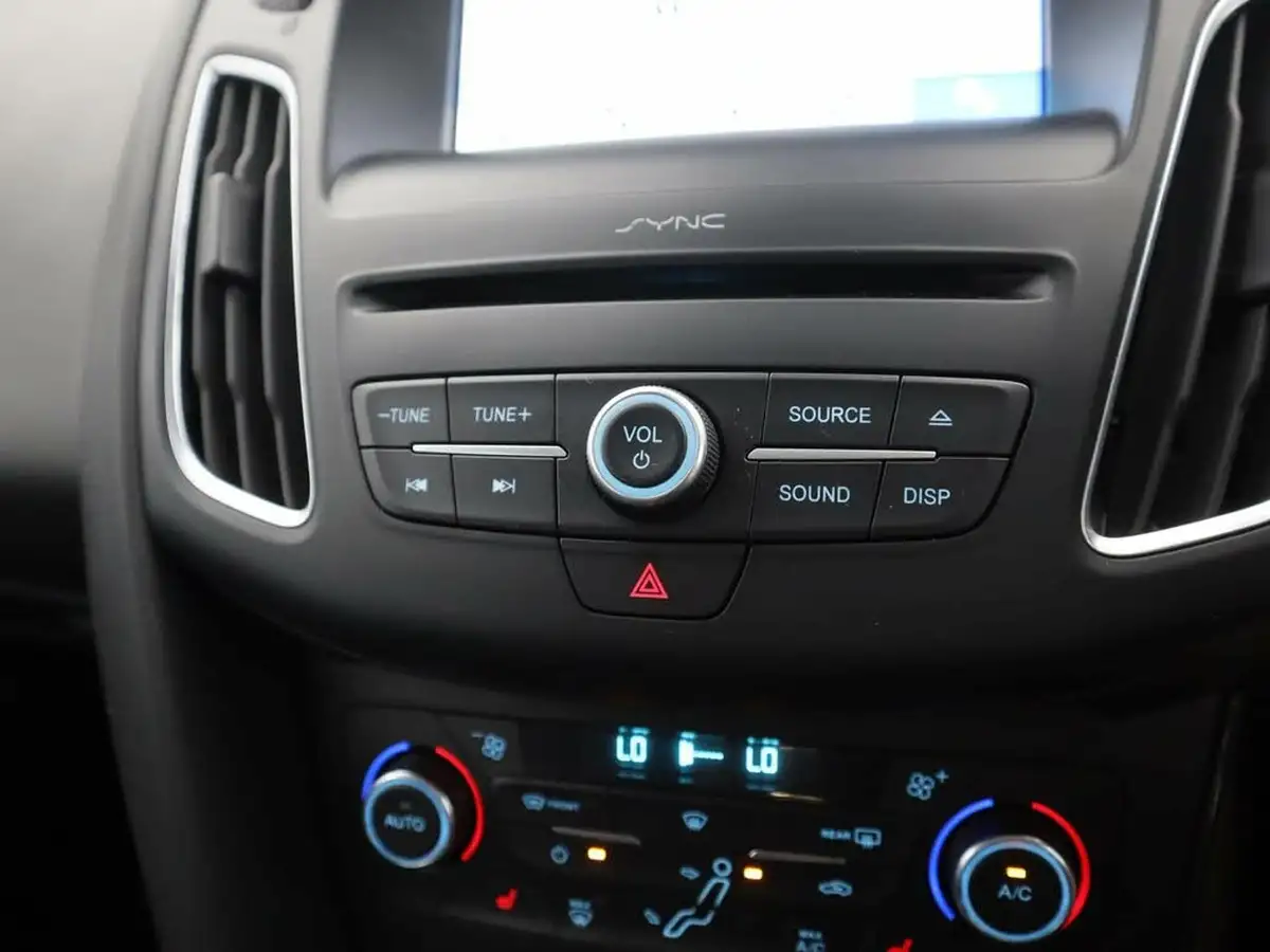 2018-ford-focus-10t-titanium-x-125ps-hatchback-big-29