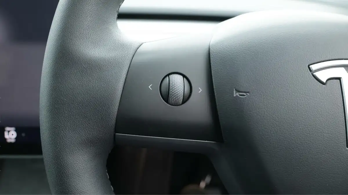 2023-tesla-model-y-e-rwd-big-21