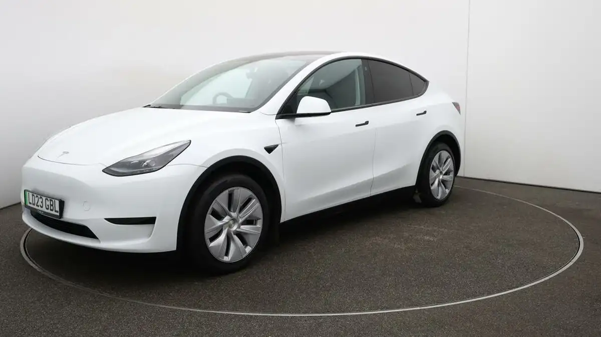 2023-tesla-model-y-e-rwd-big-49