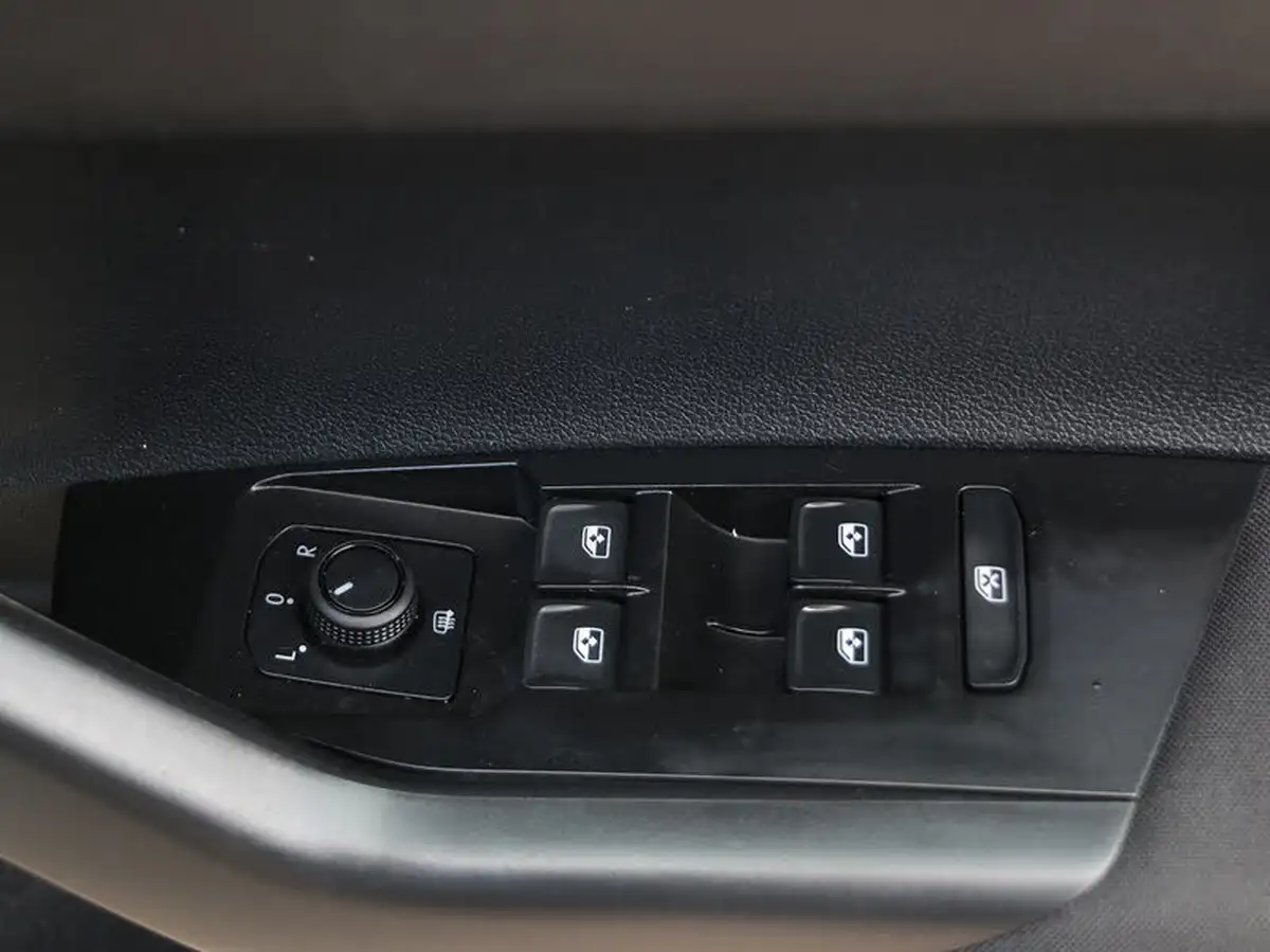 2019-volkswagen-polo-10-tsi-se-ss-dsg-big-31