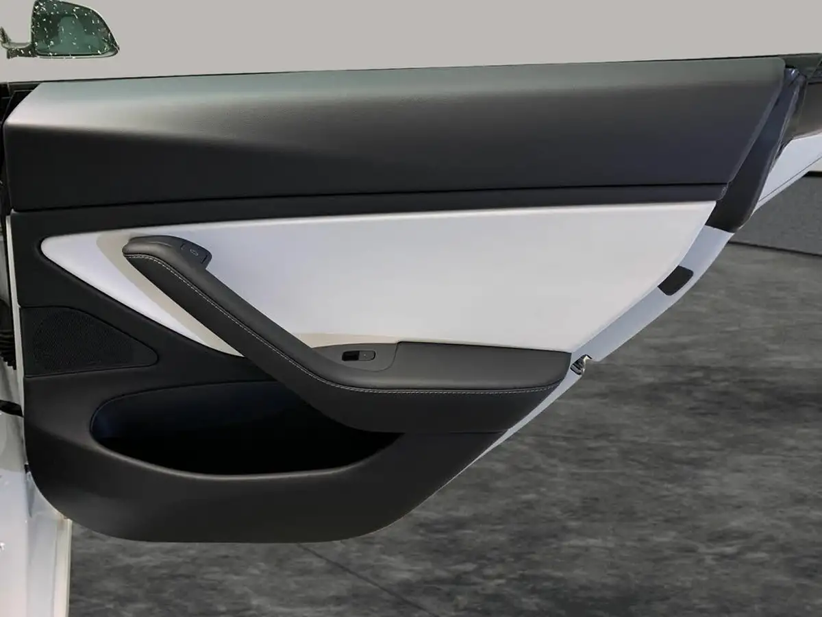 2020-tesla-model-3-e-long-range-big-38