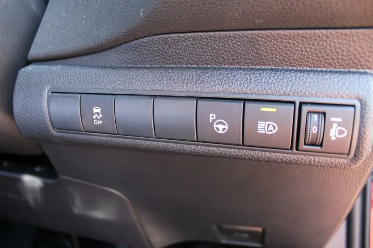 2019-toyota-corolla-18-vvt-i-design-trk-hatchback-5d-big-35