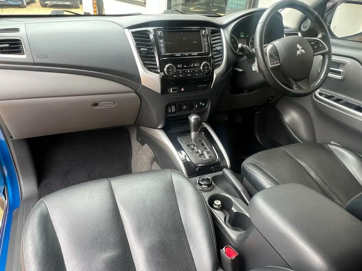 2016-mitsubishi-l200-24di-d-warrior-auto-big-2