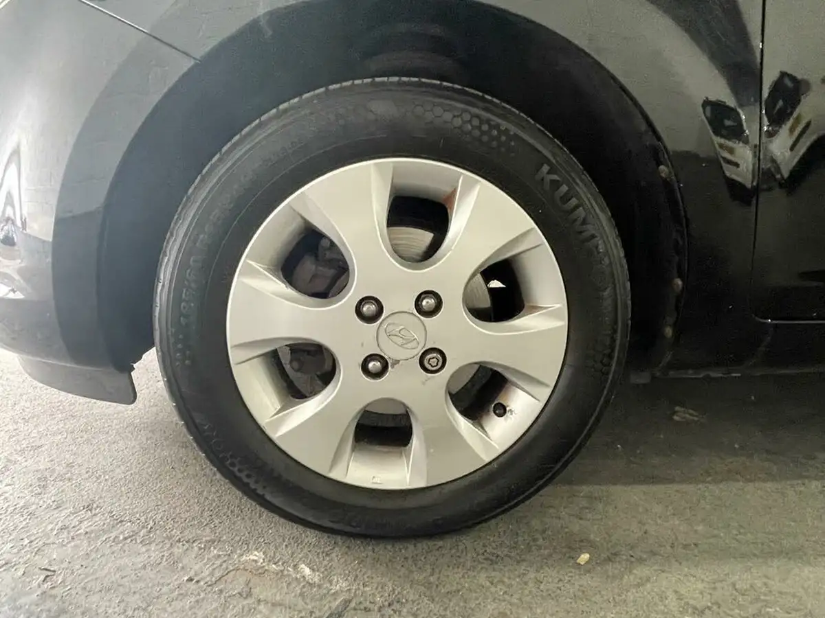 2010-hyundai-i20-12-comfort-5d-big-7