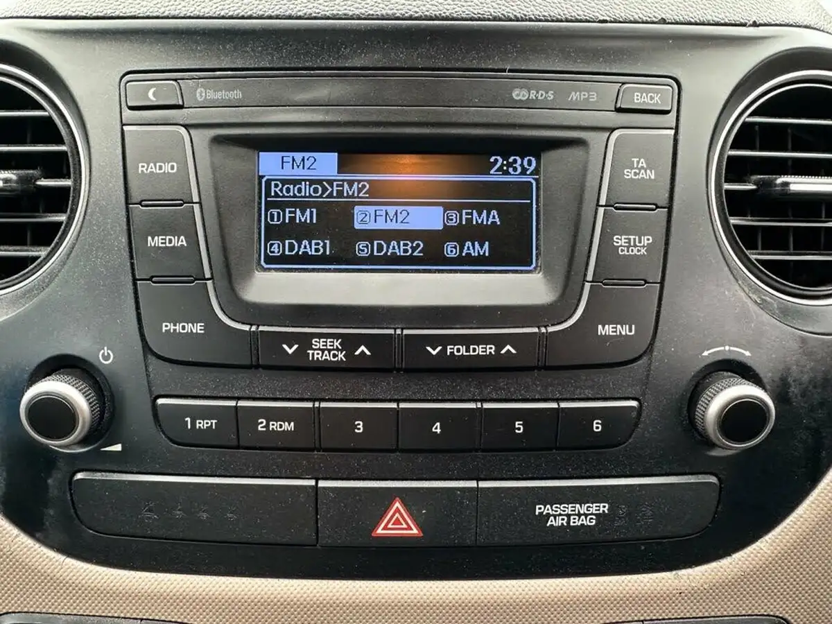 2015-hyundai-i10-10-s-big-25